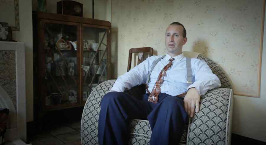 Un tânăr își trăiește viața ca în 1940