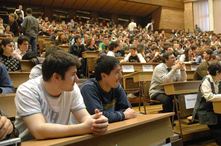Unde se angajează studenţii pe perioada vacanţei