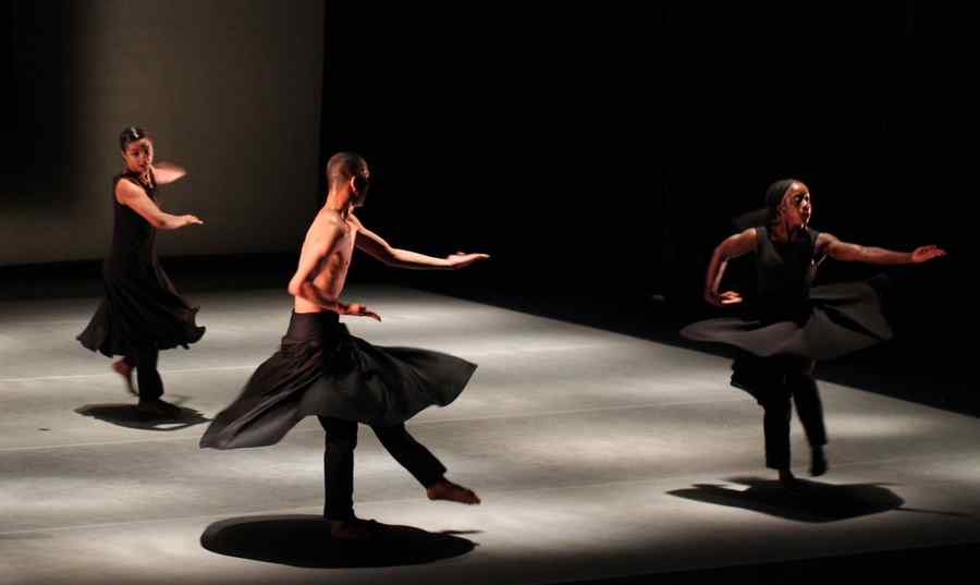 „Kaash” – un spectacol tulburător despre oameni şi zei