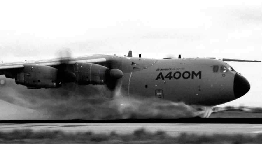 Un avion militar s-a prăbușit