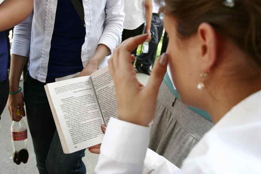 SRI anunță ce mai pregătește Guvernul elevilor