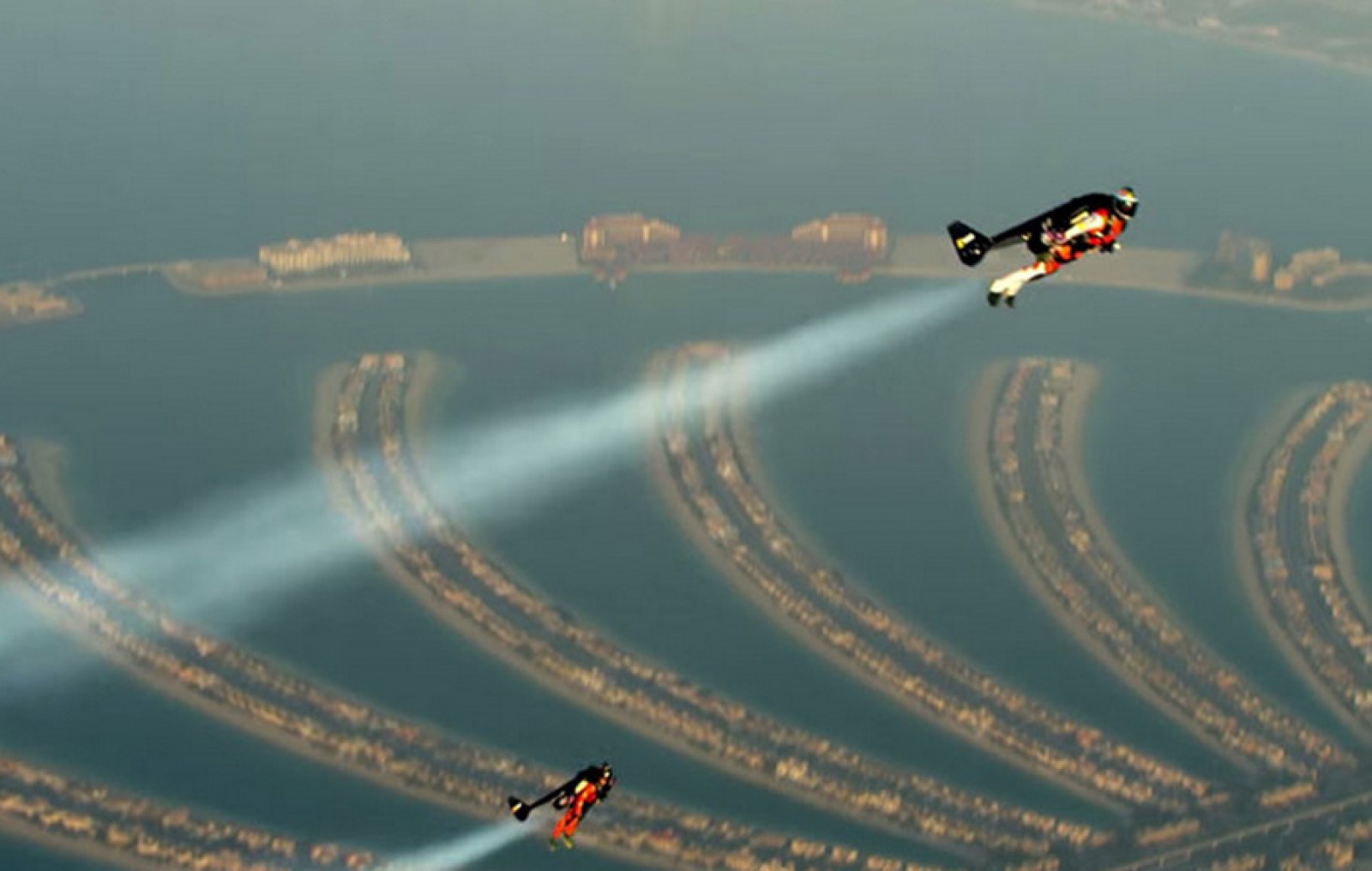 Oameni zburători desupra Dubaiului