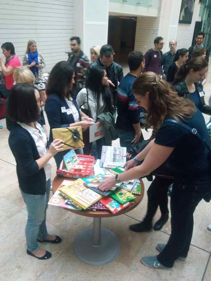 O mie de cărţi de la o mie de tineri din lume pentru „Apolodor din Labrador”