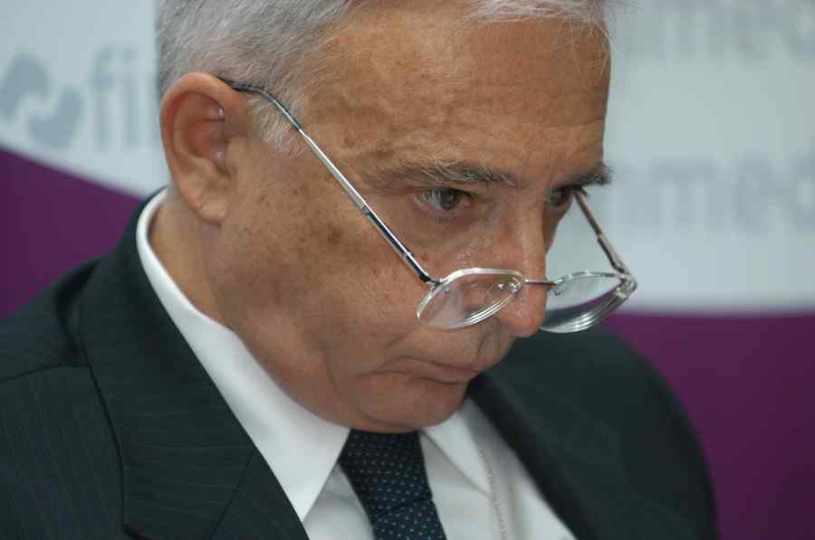 Avocatul Piperea: Isărescu nu joacă pentru români