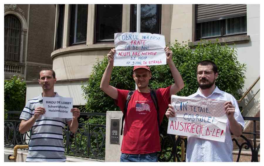 Protest al societăţii civile depus la Ambasada Austriei din Bucureşti