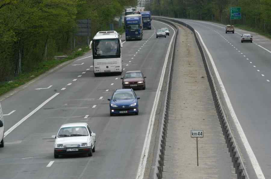 CNADNR va monta parapete pe circa 200 de kilometri de drumuri
