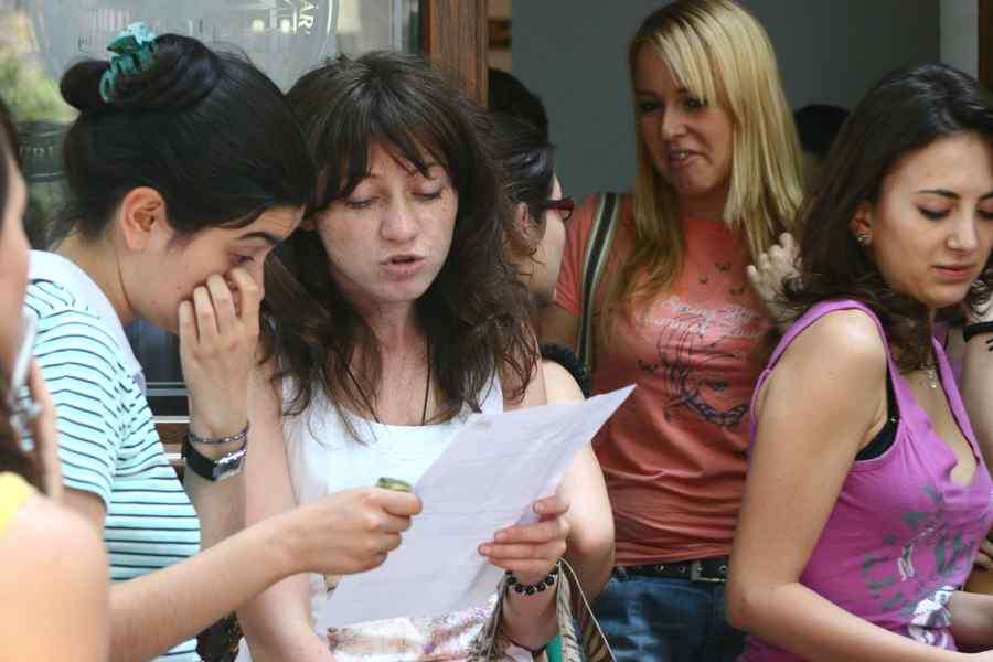 Elevii din clasele a XII-a și a XIII-a încheie cursurile