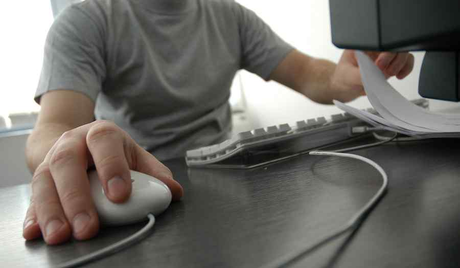 Câți români au calculator acasă