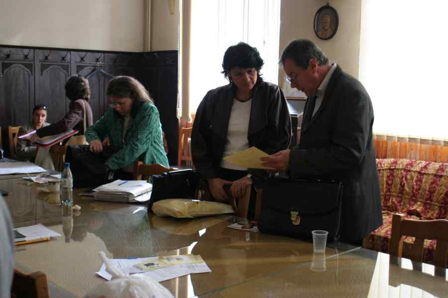 Prea multă securitate! Opriţi SRI să mai urmărească profesorii de matematică