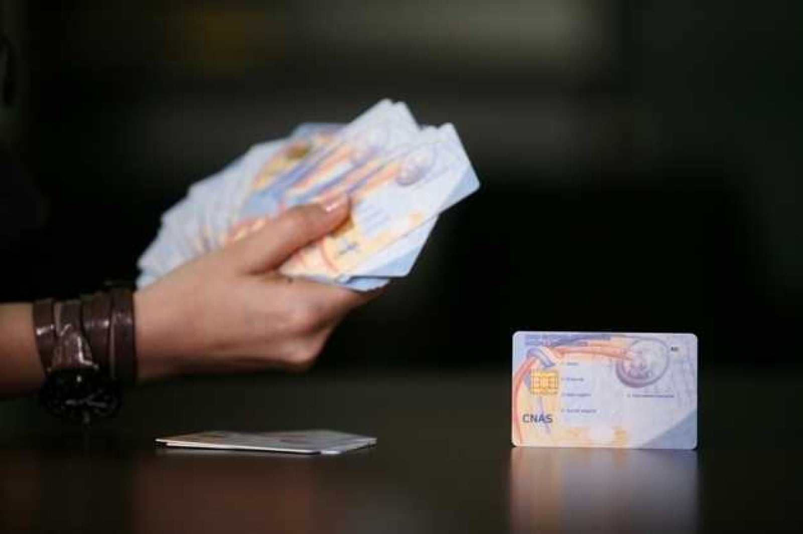 CINE mai distribuie cardul de sănătate