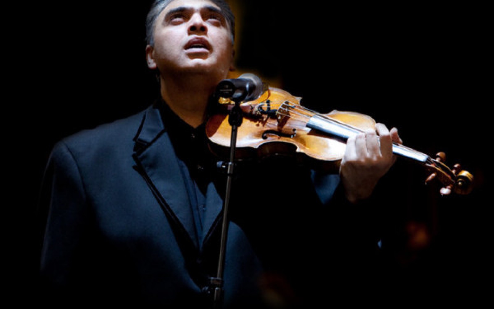 Violonistul Florin Niculescu, Cavaler în Arte şi Litere