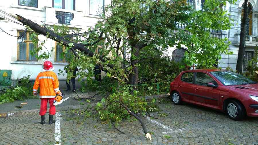 Urmările furtunii din Capitală