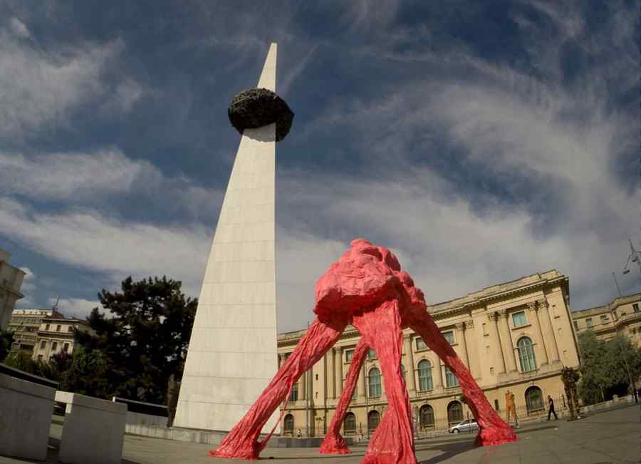 Monumentul „Gumei de mestecat”, în Piața Revoluției (Foto)