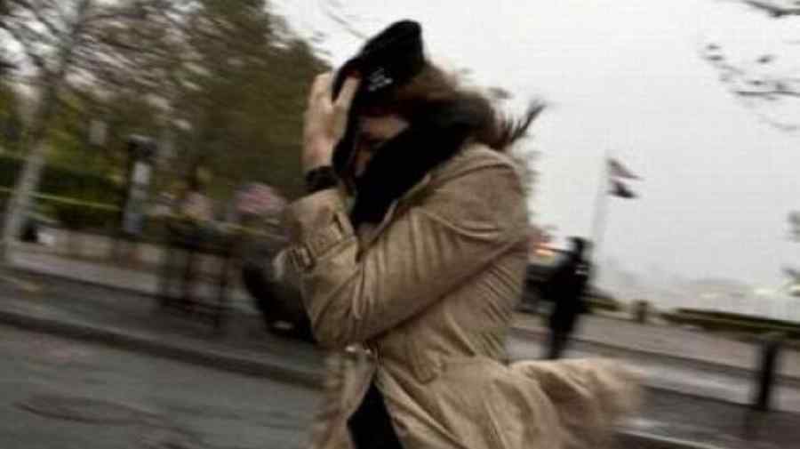 Vânt puternic și precipitații în întreaga țară
