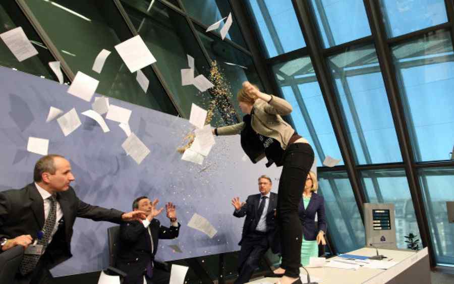 Șeful BCE, atacat în timpul unei conferințe (VIDEO)