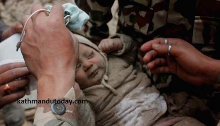 Miracole după cutremurul din Nepal