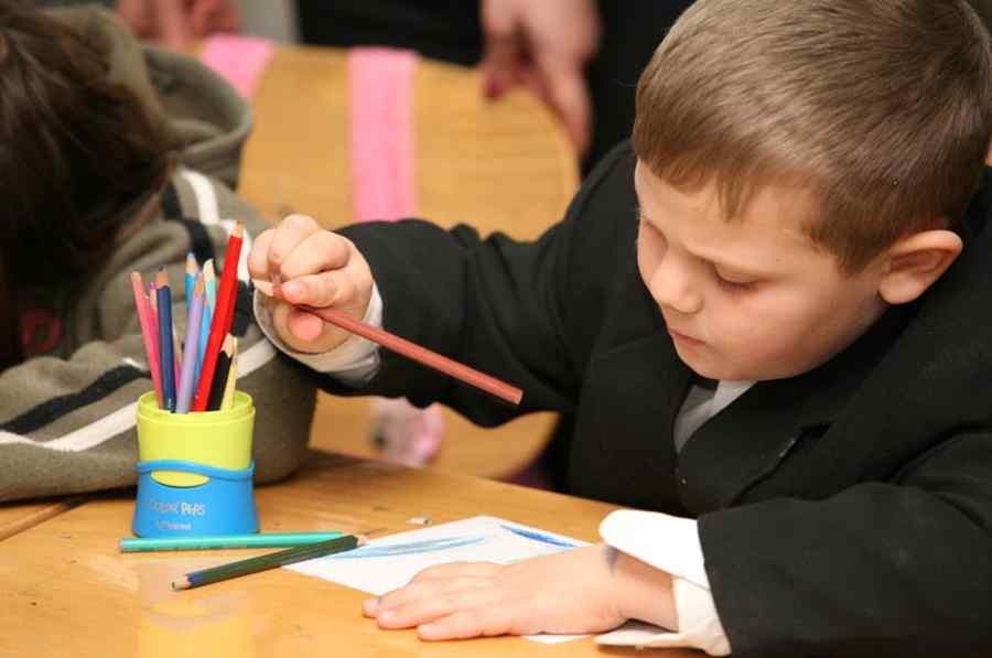 A fost lansată licitația de manuale pentru clasele I, a II-a și a III-a