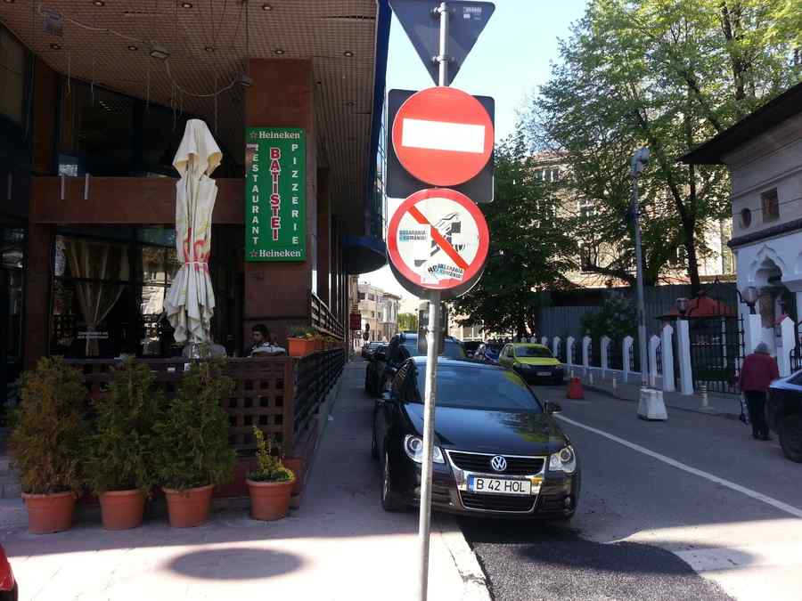 Urmele CIA și gogoșarii murați de pe Batiștei