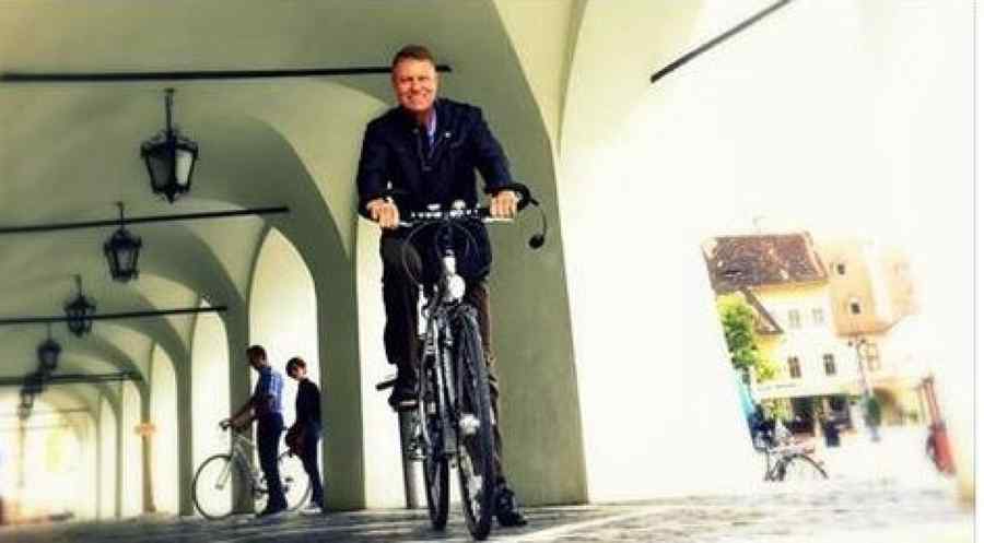 Klaus Iohannis, alături de biciclişti