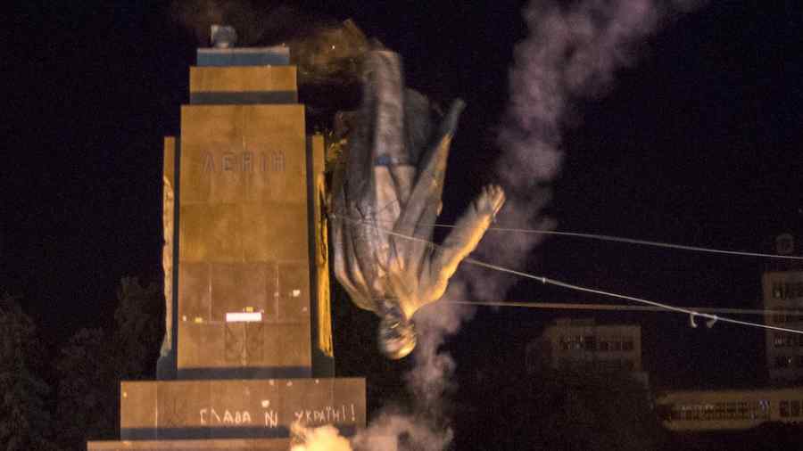 Prăbușirea lui Lenin în Ucraina (VIDEO)