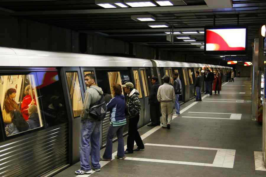 Metrorex  introduce trenuri suplimentare de Ziua Națională