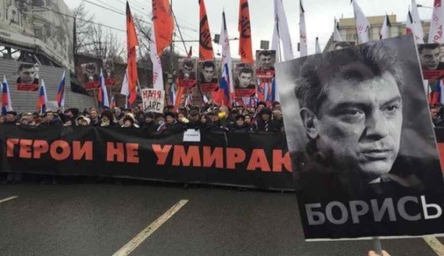 Peste 70.000 de ruși  i-au adus un omagiu lui Boris Nemțov