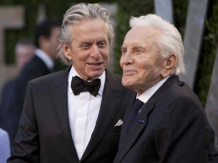 Legendarul actor Kirk Douglas: aproape 100 de ani de viaţă şi de dragoste