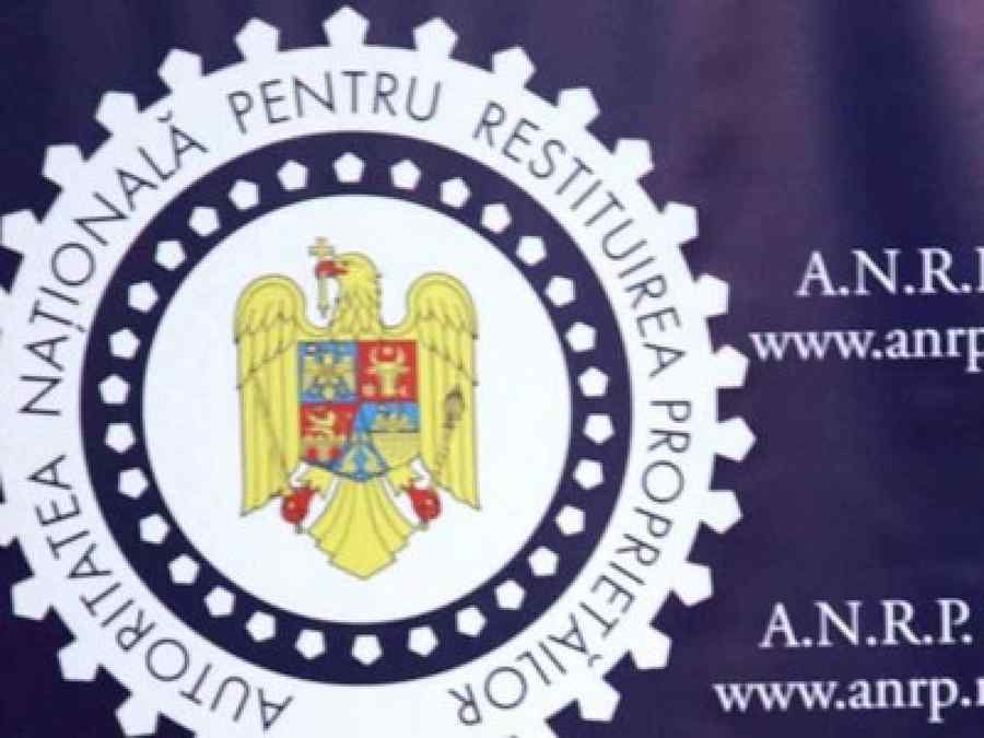 Şi cercetată penal, şi destituită