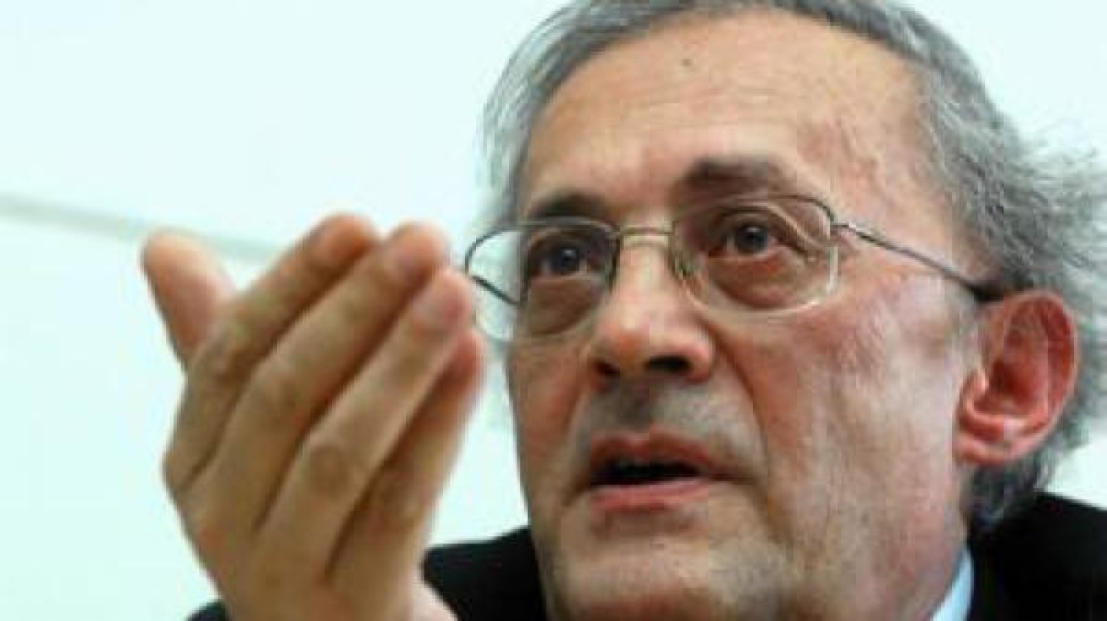 Astărăstoae demisionează din funcţia de rector