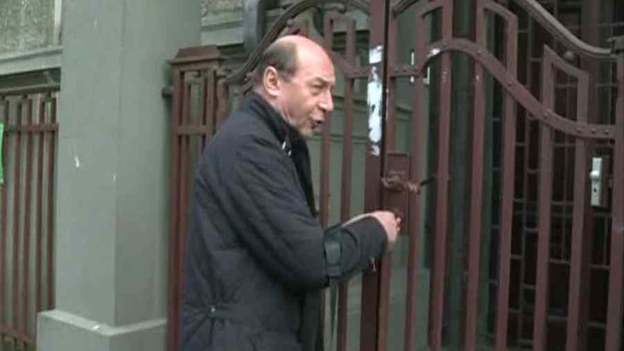Băsescu: Vă rog, nu vă lăsaţi manipulaţi de propagandişti ai minciunii