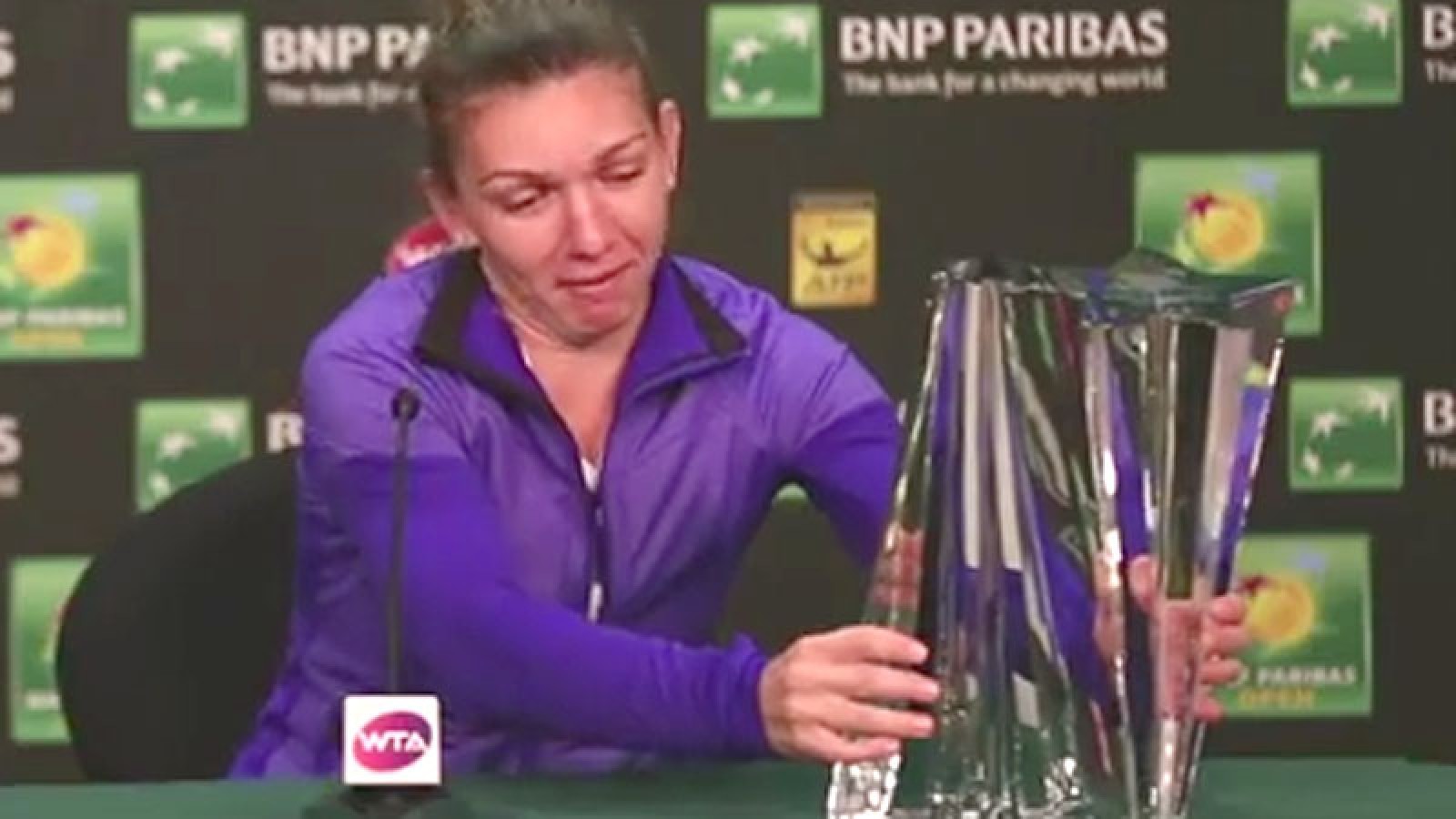 Halep nu a putut să ridice trofeul câștigat la Indian Wells