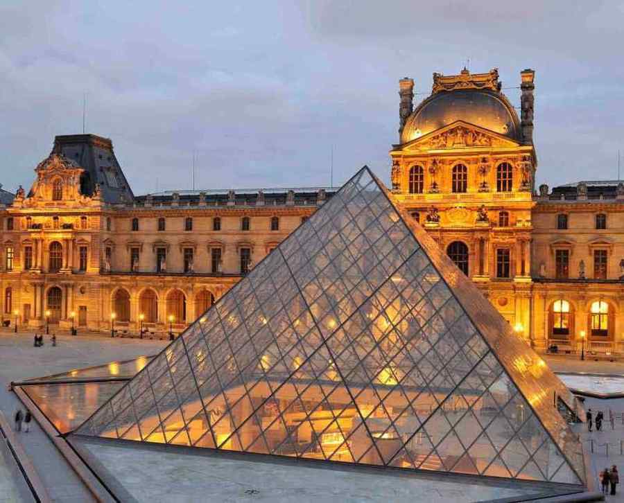 Situație inedită la Luvru