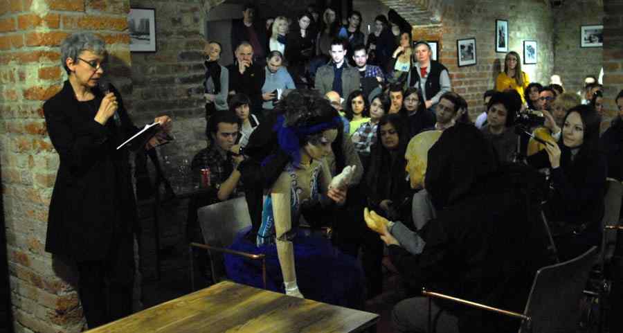 Oana Pellea a citit din „Teoria tăcerii” la lansarea ultimei cărţi a lui Iulian Tănase (foto)