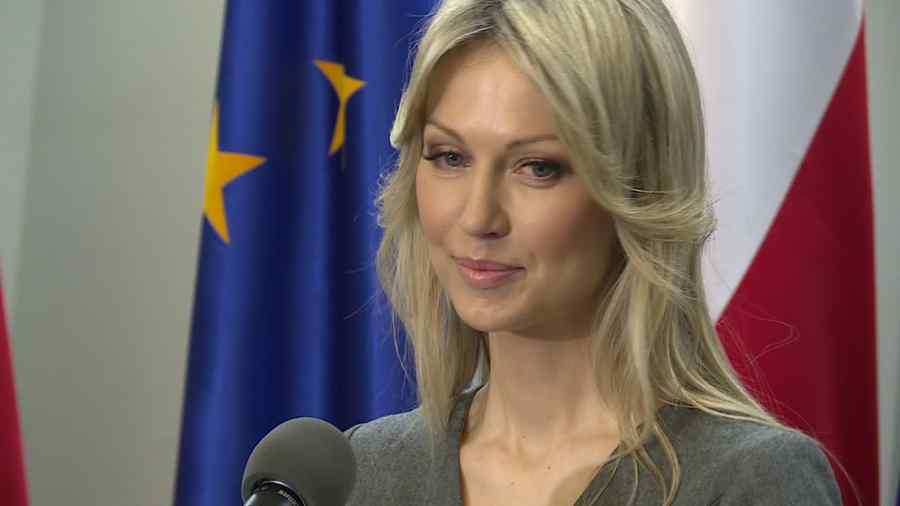 Blonda social-democrată care a lăsat cu gura căscată presa şi politicienii