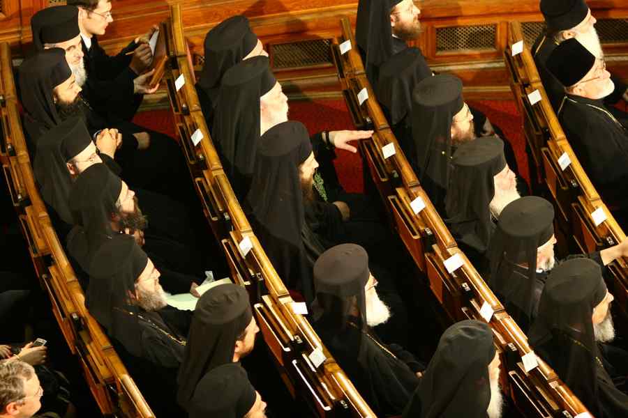 Atenționarea BOR pentru preoţii care postează în mediul virtual