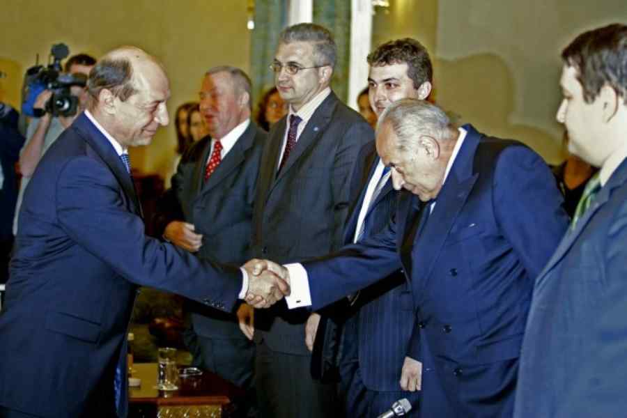 Voiculescu anunță că îl dă în judecată pe Băsescu