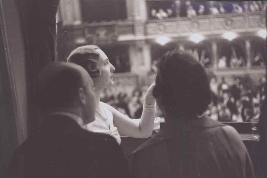 Noiembrie, ultimul bal