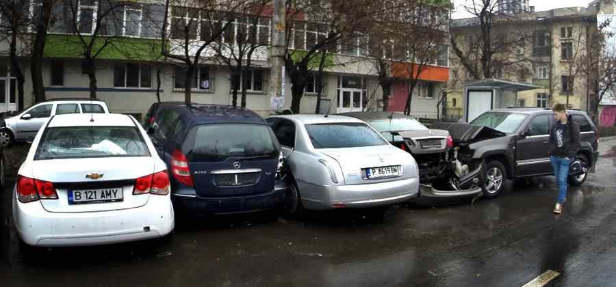 Accident cu cinci mașini avariate pe Calea Griviței (video)