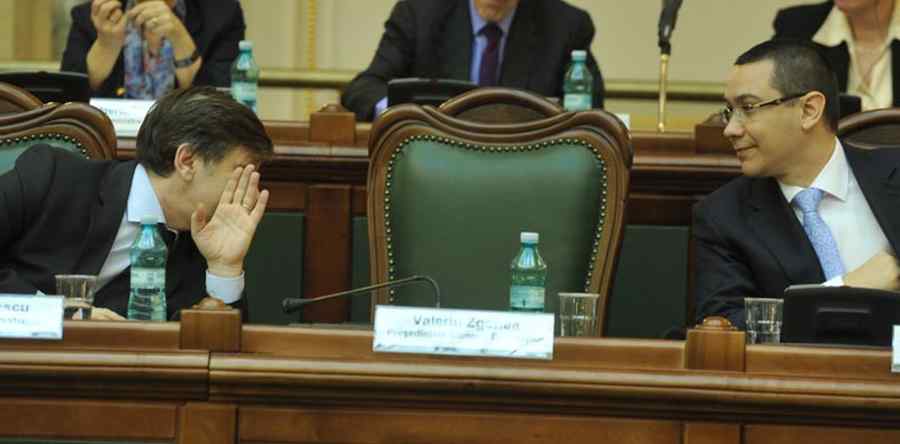 Antonescu renunţă și la funcţia de preşedinte al Comisiei pentru Constituţie