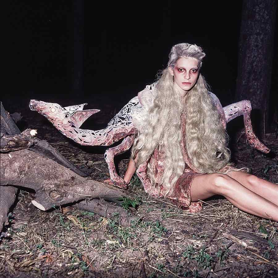 Expoziţia „Untamed Skin – The Romanian Blouse”, propunerea românească la „London Fashion Week”