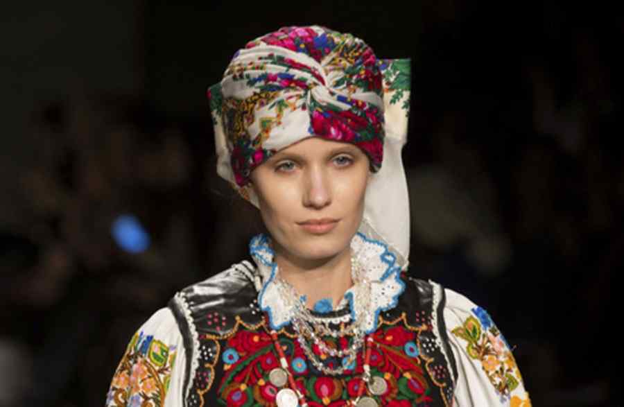 Colecția Dorin Negrău a strălucit la Mercedes-Benz Fashion Week, New York