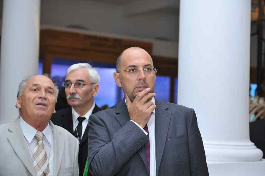 Hunor: Înființarea partidelor cu trei membri, pericol pentru societatea românească