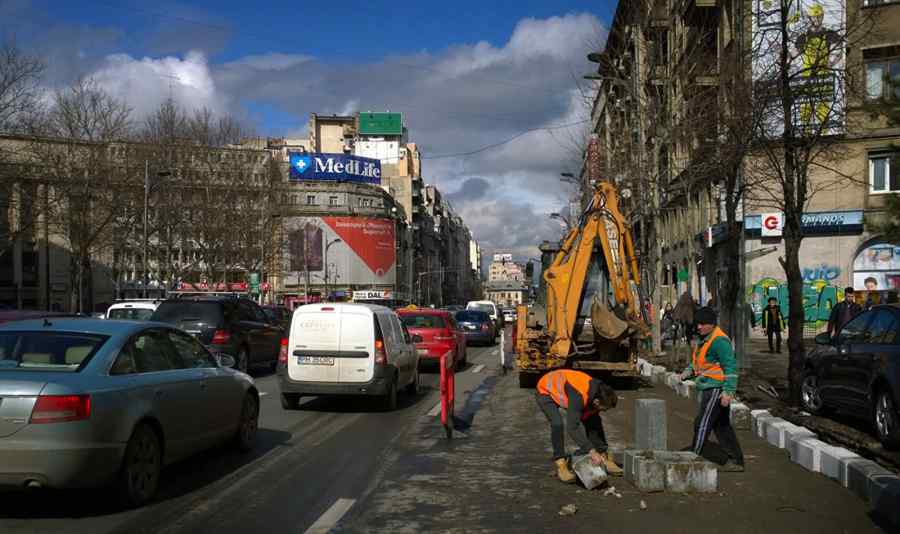 A reînceput borduriada pe Magheru (Foto)