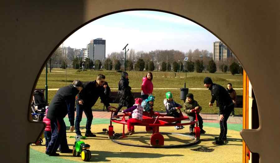 Bucureştenii au luat cu asalt parcurile în acest weekend însorit