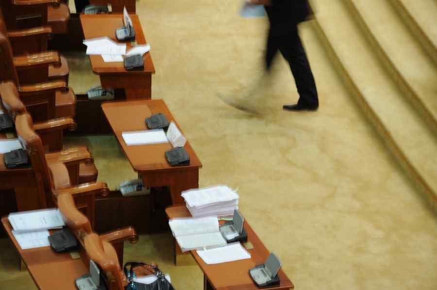 Statutul magistraților, undă verde cu fluierături