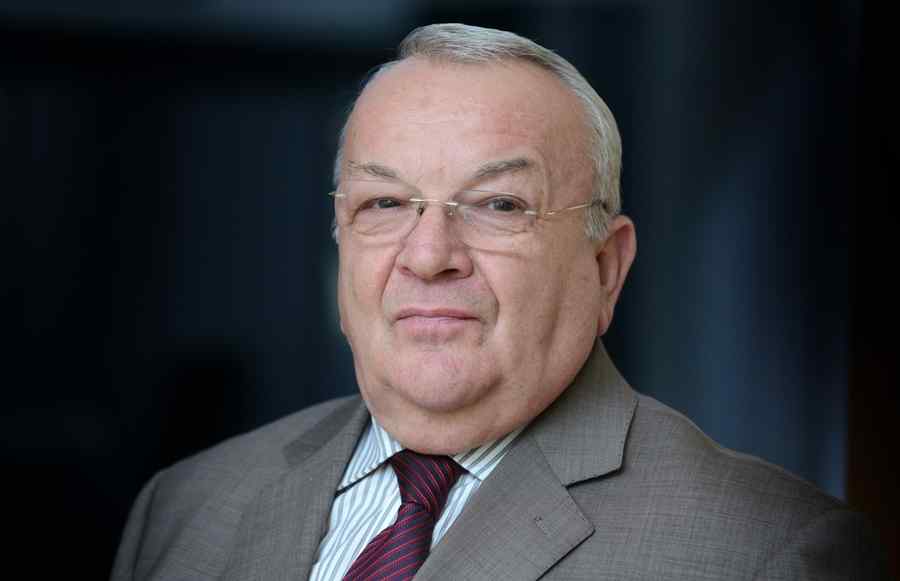 “CONTROLUL ASUPRA SERVICIILOR SECRETE ESTE CEA MAI TARE ŞI BUNĂ GLUMĂ, DOMNILOR!”