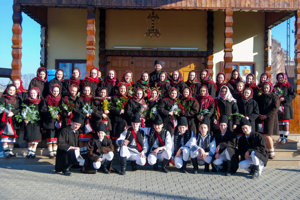 Tradiţii de Crăciun de la Putna la Praga