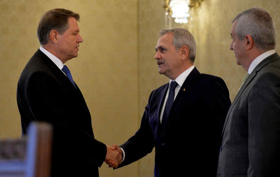 Iohannis, recepție cu săgeți
