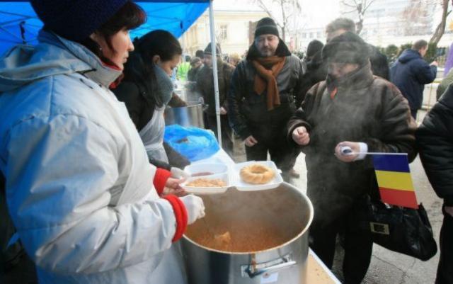 Îmbulzeală la fasole, cârnați și șorici