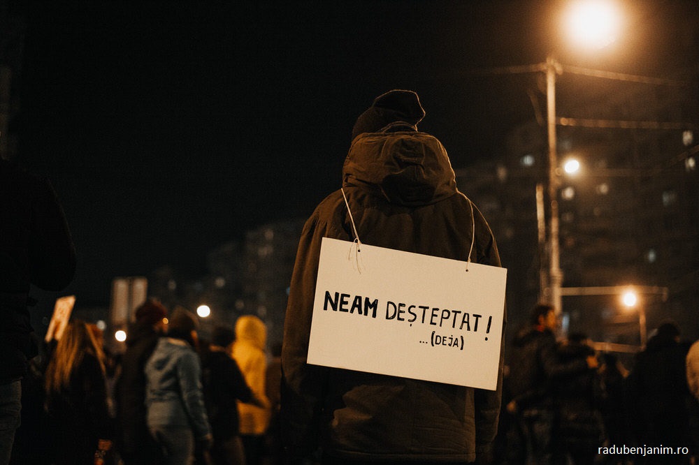Protestatarule, toți te vor prost. Hai, nu fi!